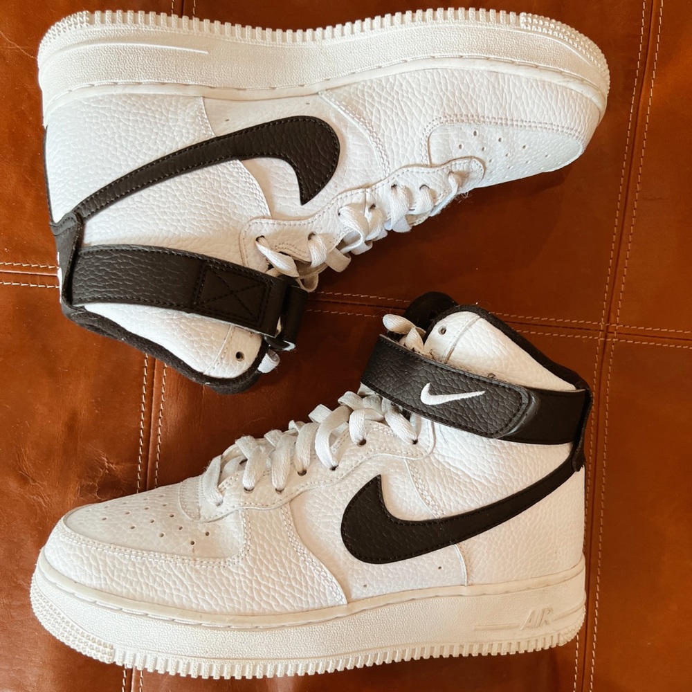 nike air force 1s highs size 6 (fits men’s/youth size 4)